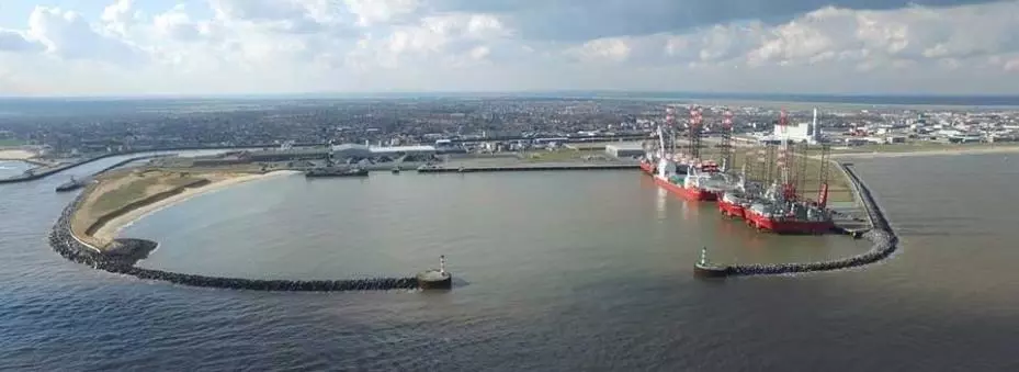 Veolia y su socio Peterson desmantelarán y reciclarán las plataformas petrolíferas en alta mar al final de su vida útil en Great Yarmouth en Inglaterra. El objetivo es reciclar el 96% de los materiales.